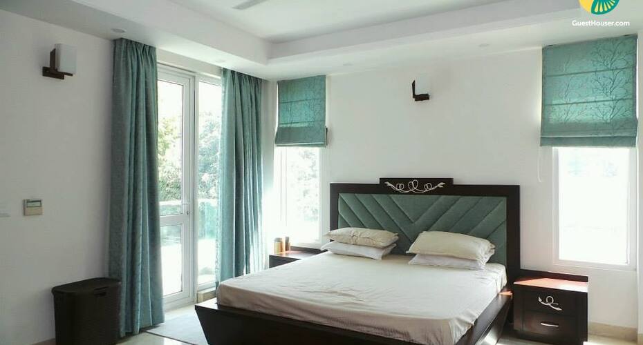 a well maintain 3 bedroom apartment, New Delhi 1